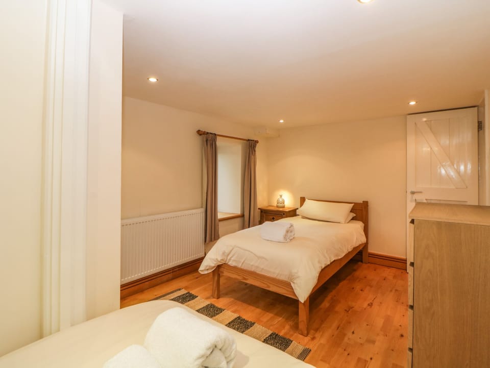 Cottage | 2 bedrooms, individually decorated, individually furnished, free WiFi