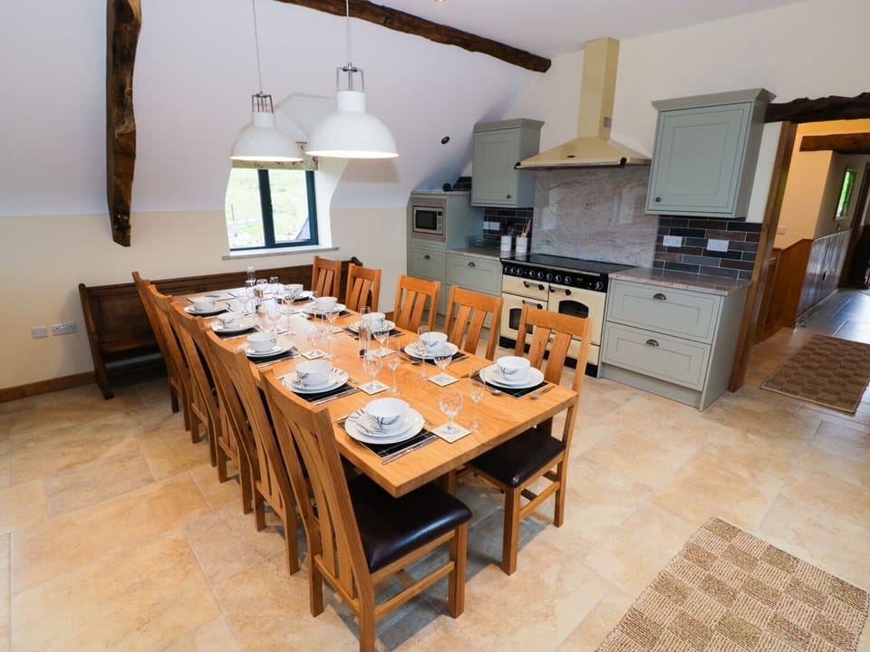 Cottage | Dining