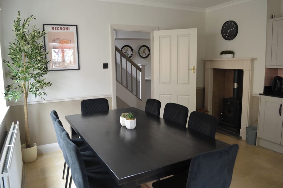 Cottage | Dining