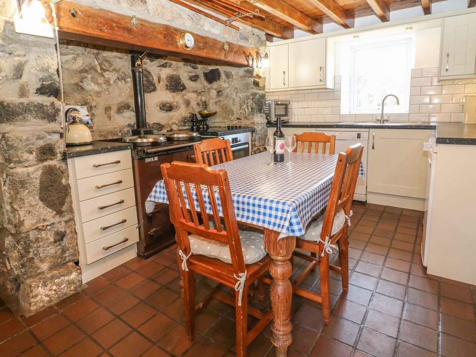 Cottage | Private kitchen | Cookware/dishes/utensils