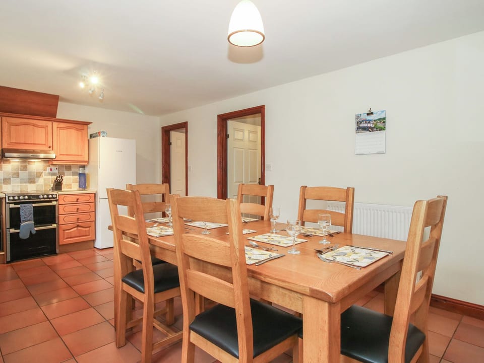 Cottage | Dining
