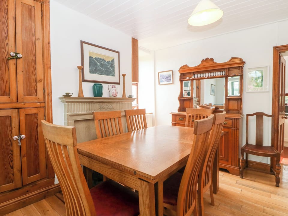 Cottage | Dining