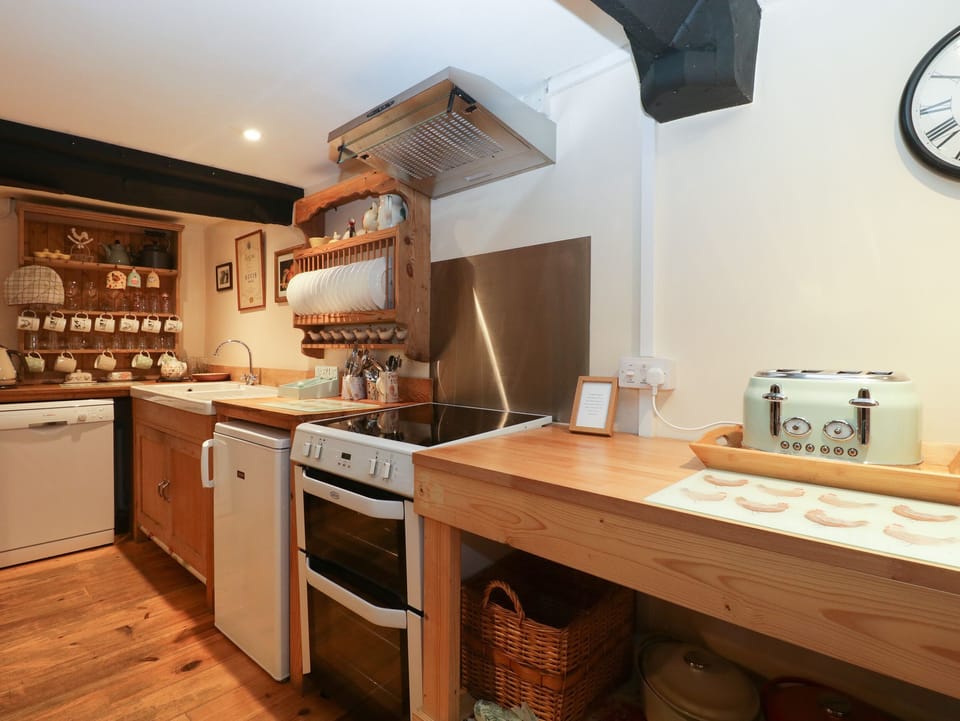 Cottage | Private kitchen | Fridge, stovetop, dishwasher, highchair