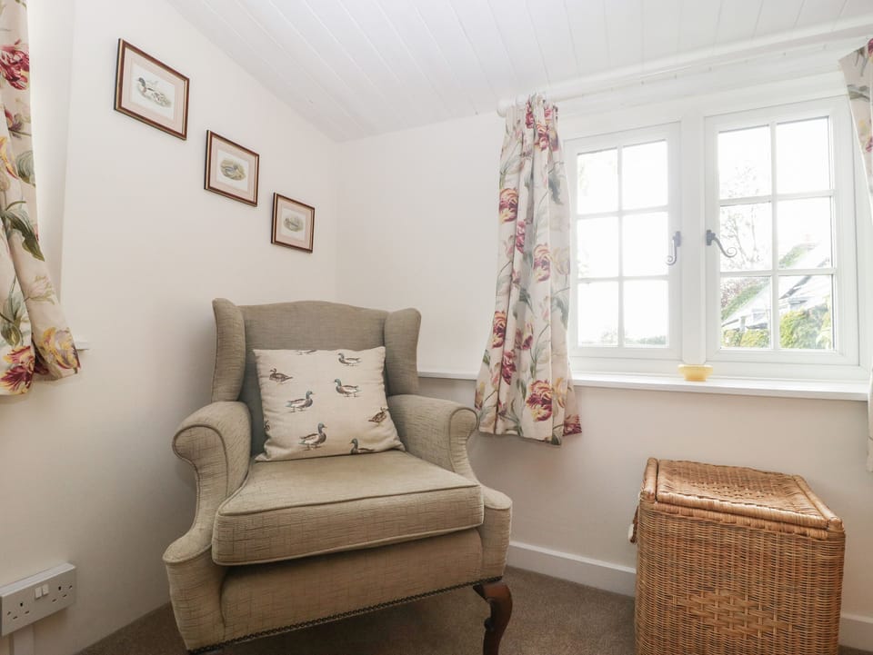 Cottage | Living area | TV