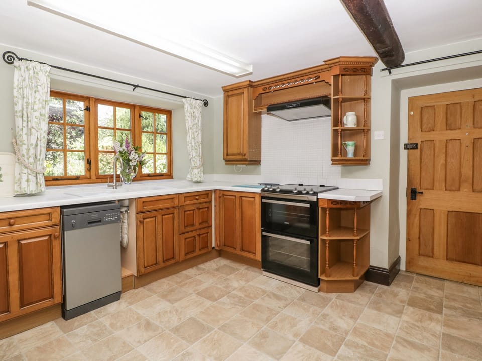 Cottage | Private kitchen | Fridge, microwave, stovetop, dishwasher