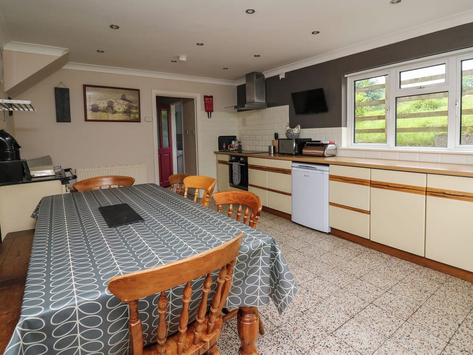 Cottage | Dining