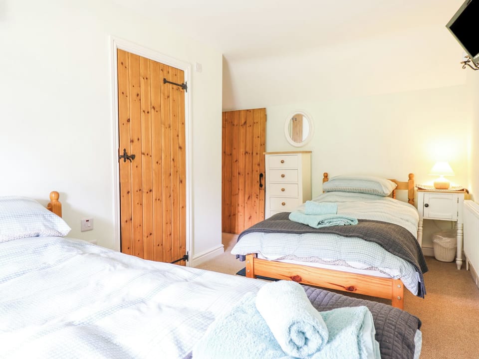 Cottage | 3 bedrooms, individually decorated, individually furnished, free WiFi