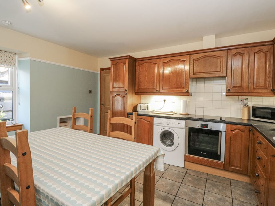 Cottage | Private kitchen | Fridge, microwave, stovetop, highchair