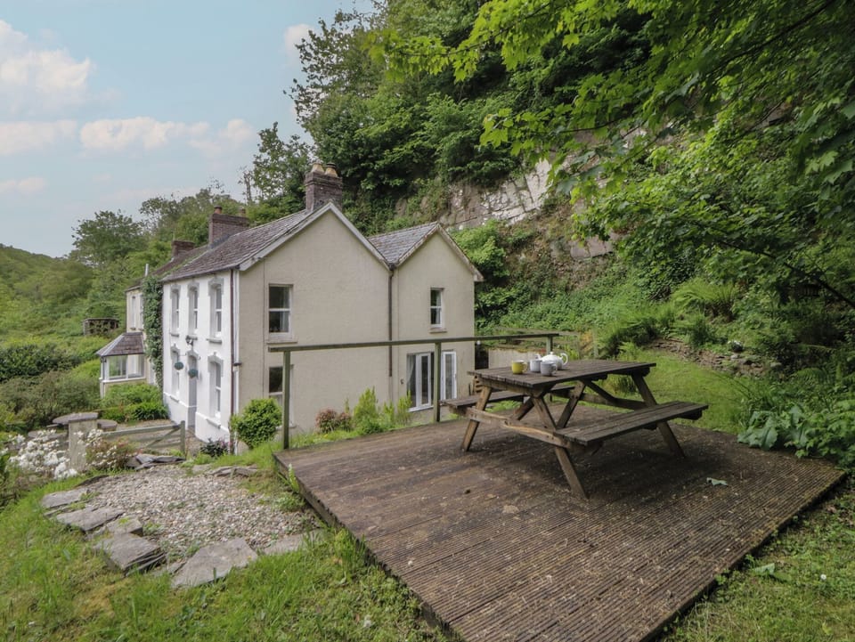Cottage | Outdoor dining