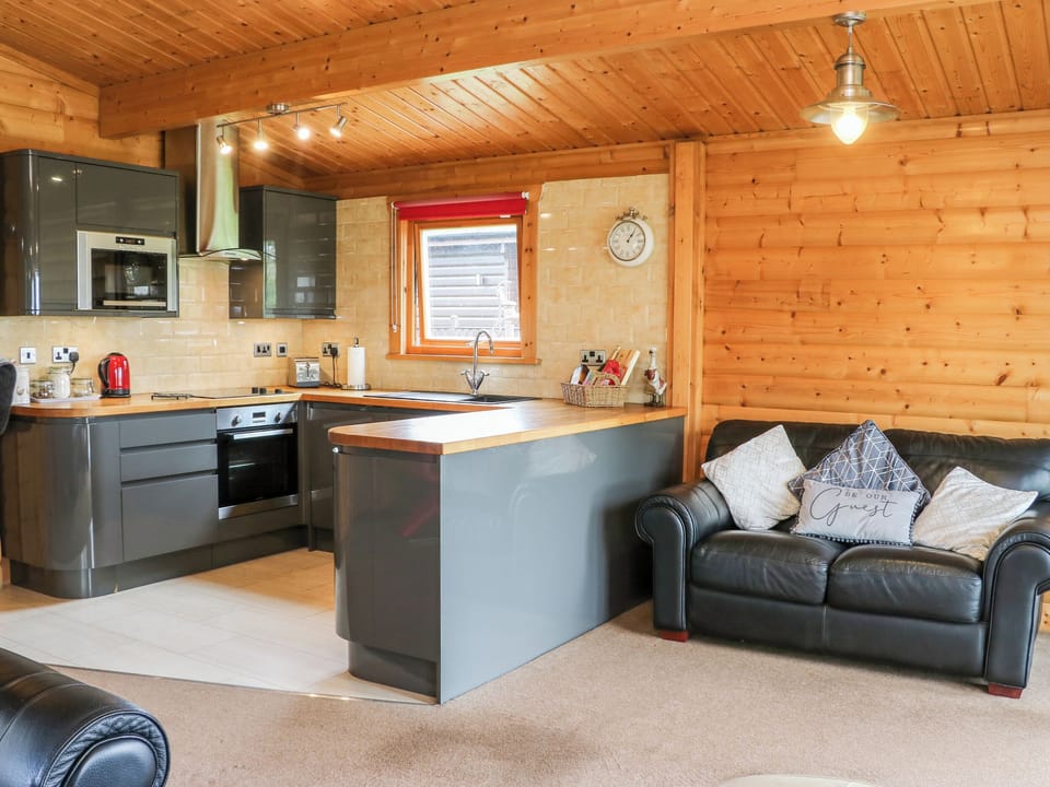 Cottage | Private kitchen | Dishwasher, electric kettle, toaster, highchair