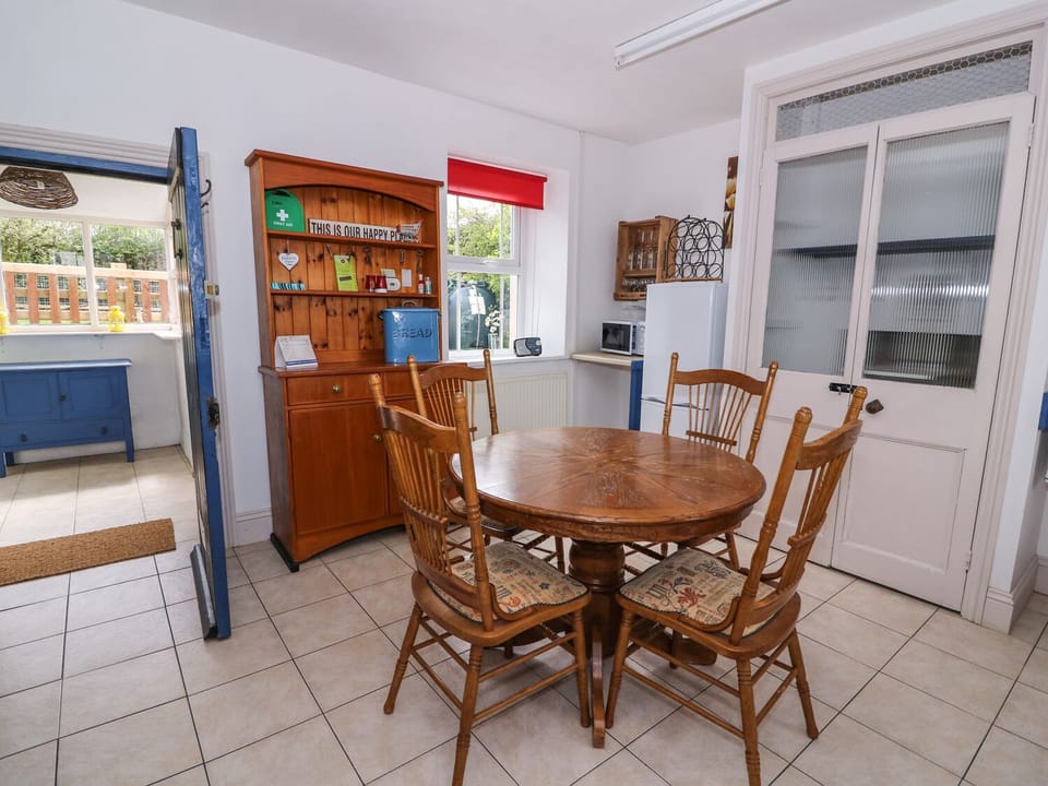 Cottage | Interior