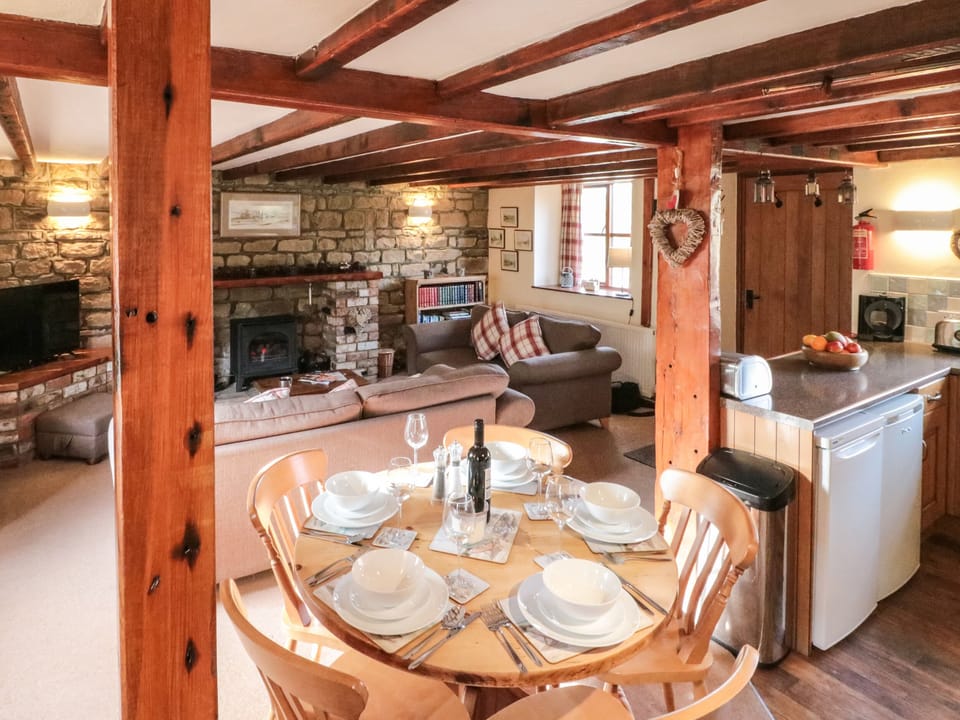 Cottage | Dining