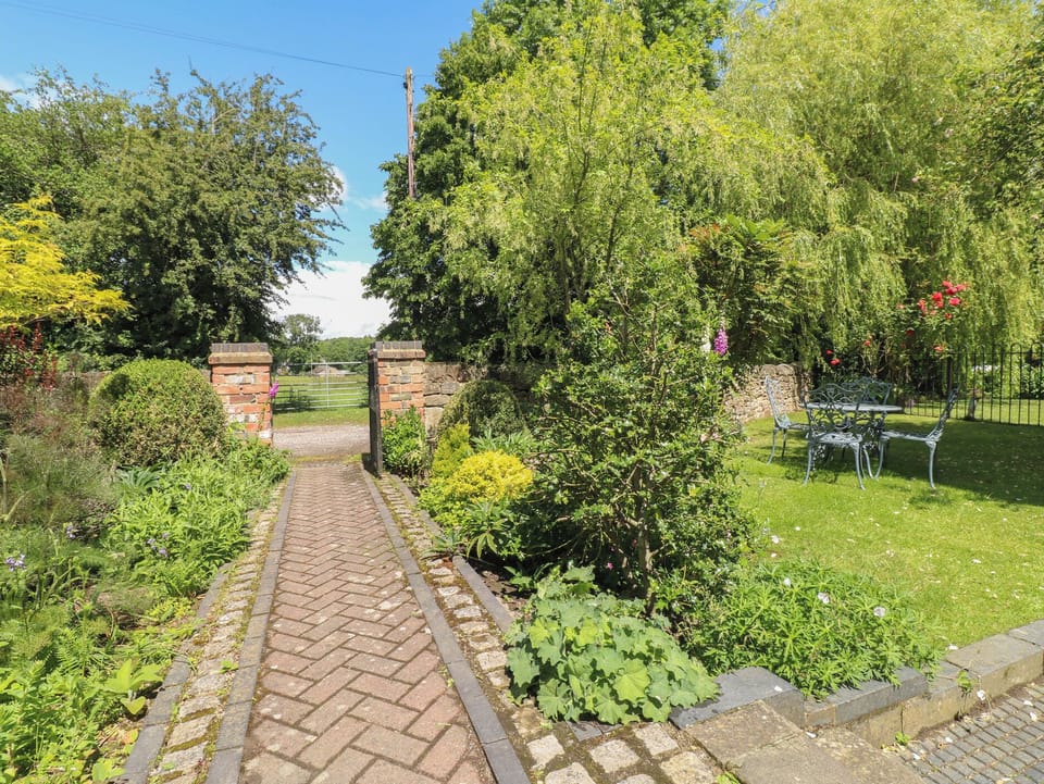 Cottage | Property grounds