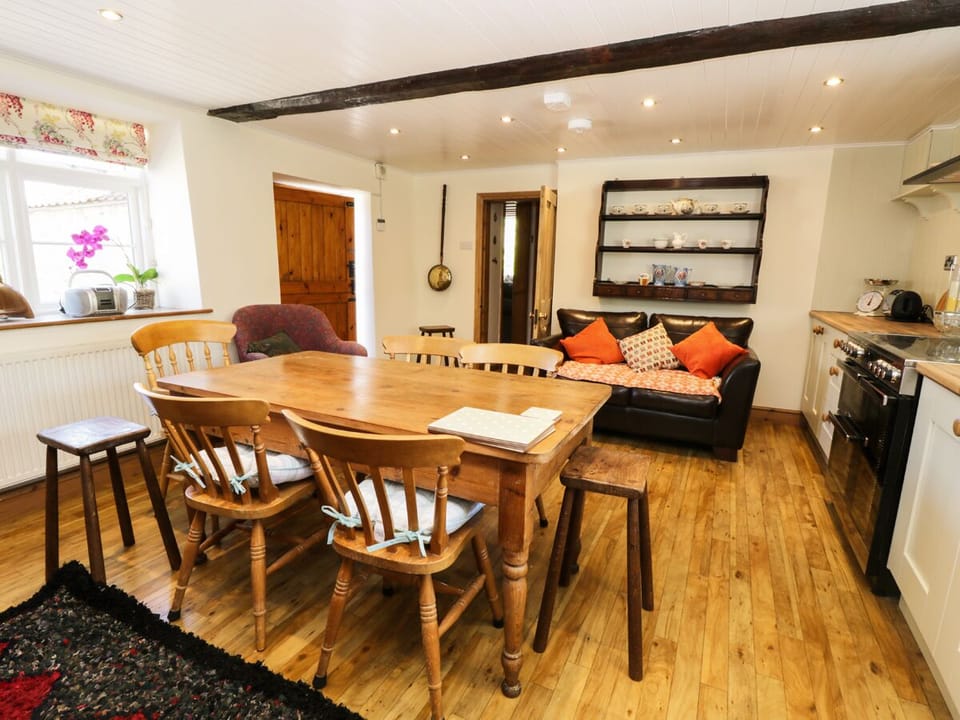 Cottage | Interior