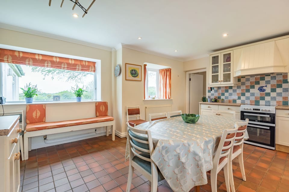 Cottage | Private kitchen | Fridge, microwave, dishwasher, highchair