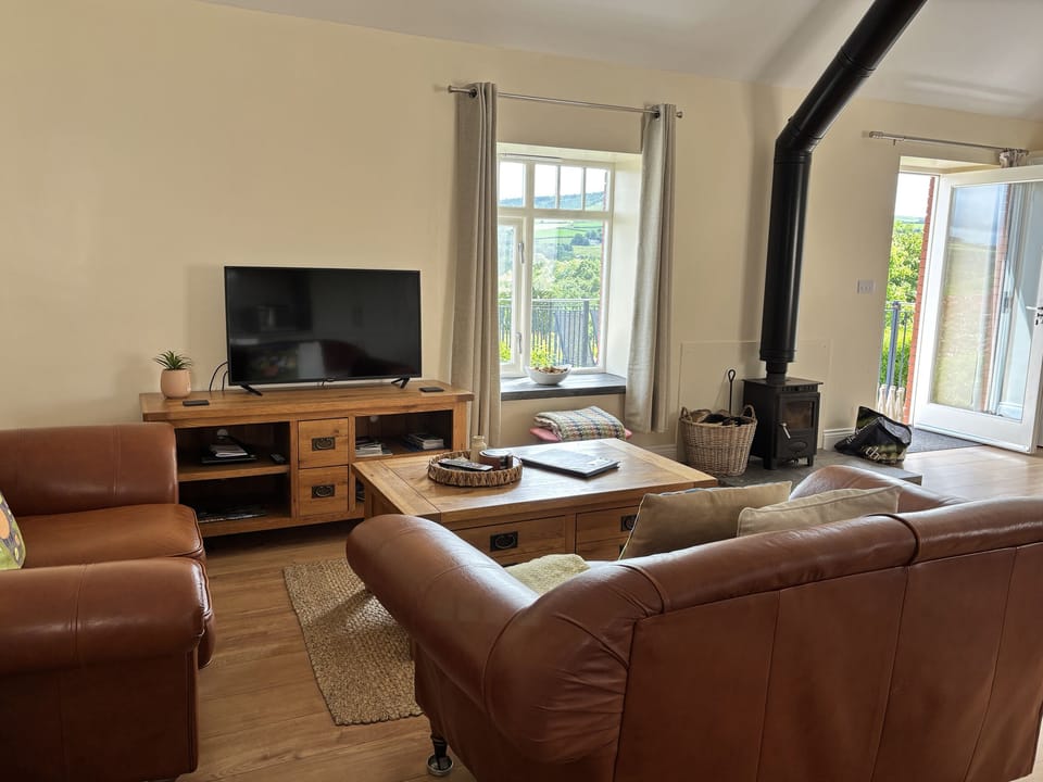 Cottage | Living area | TV