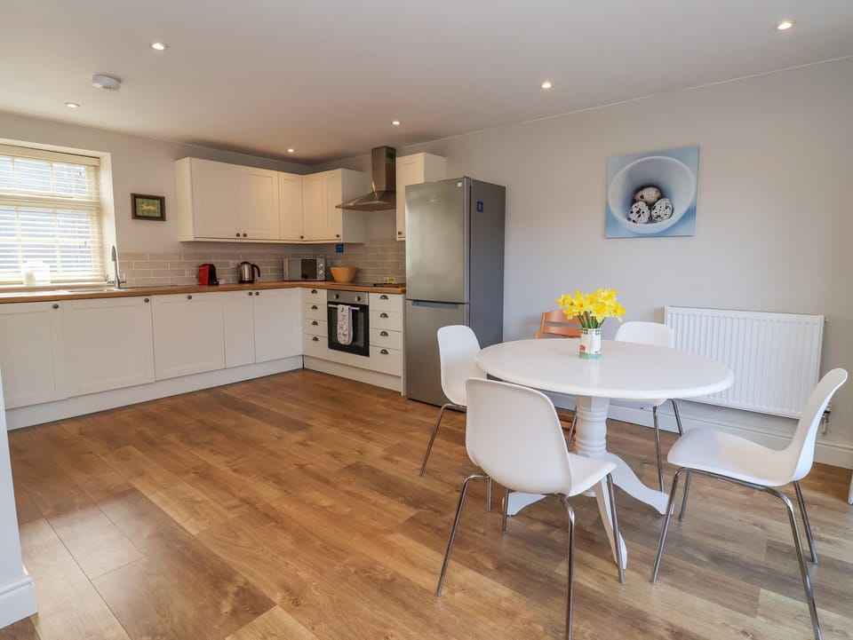 Cottage | Dining