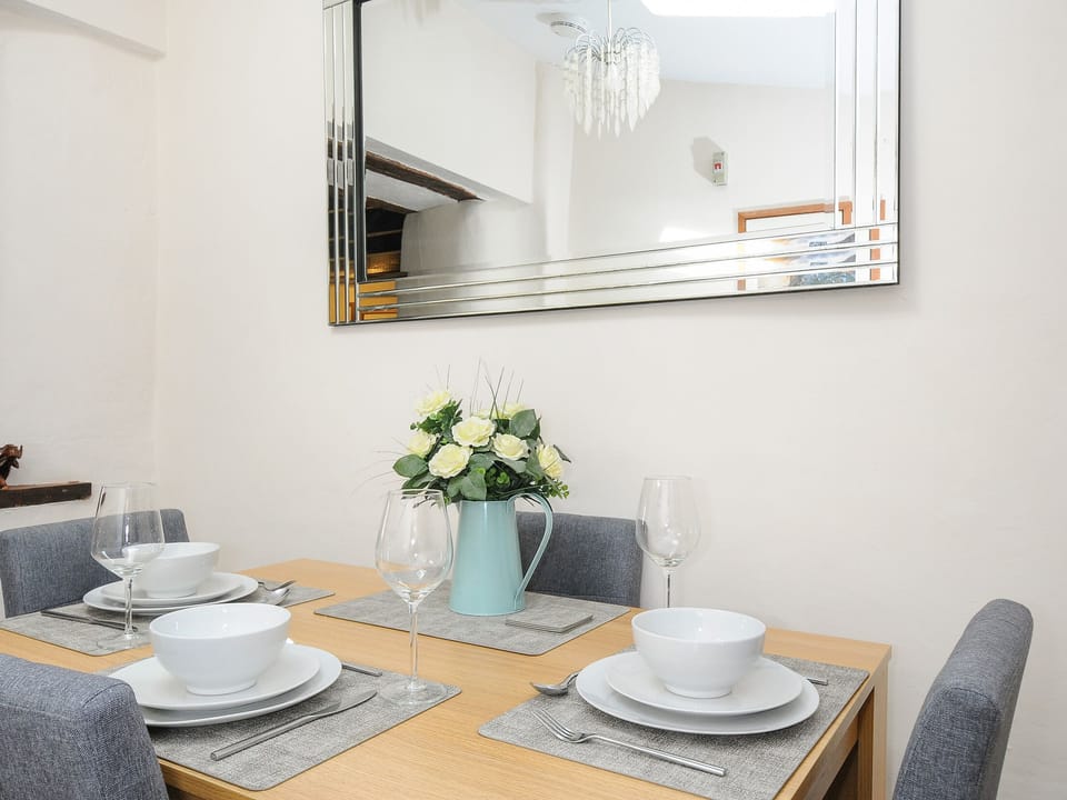 Cottage | Dining