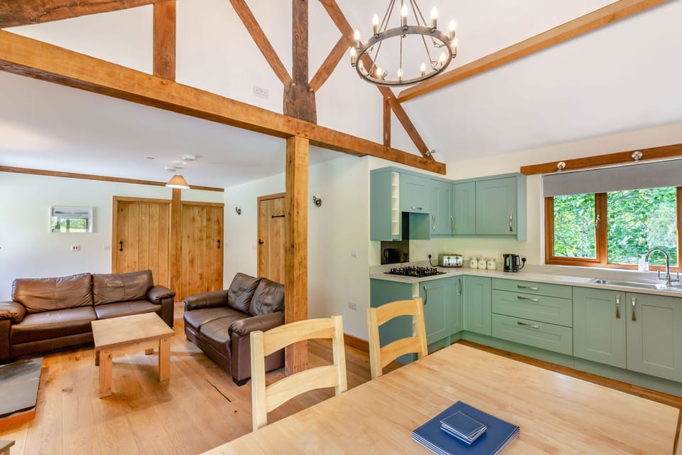 Cottage | Private kitchen | Microwave, stovetop, dishwasher, cookware/dishes/utensils