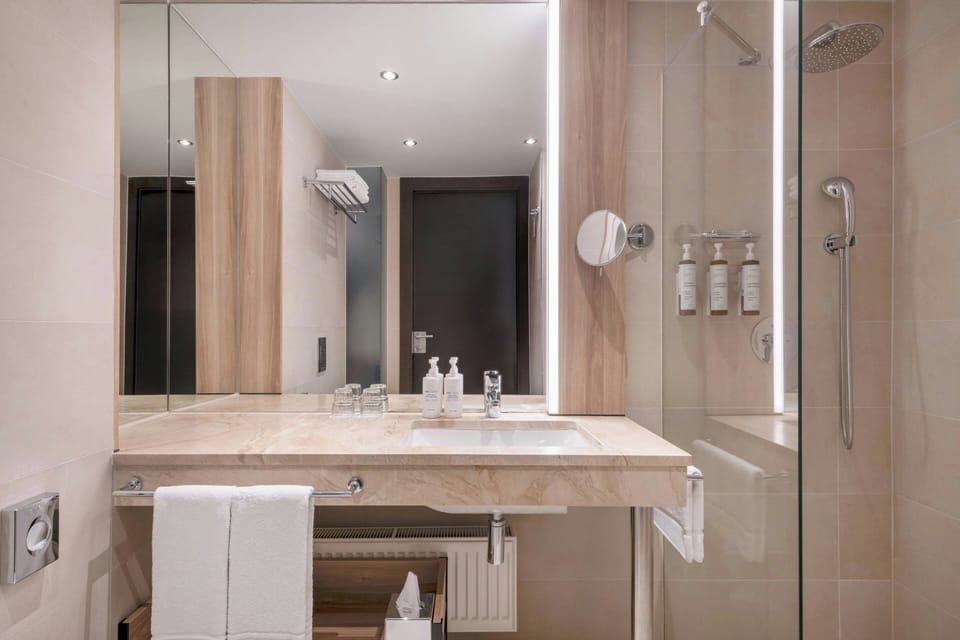 Rainfall showerhead, free toiletries, hair dryer, slippers