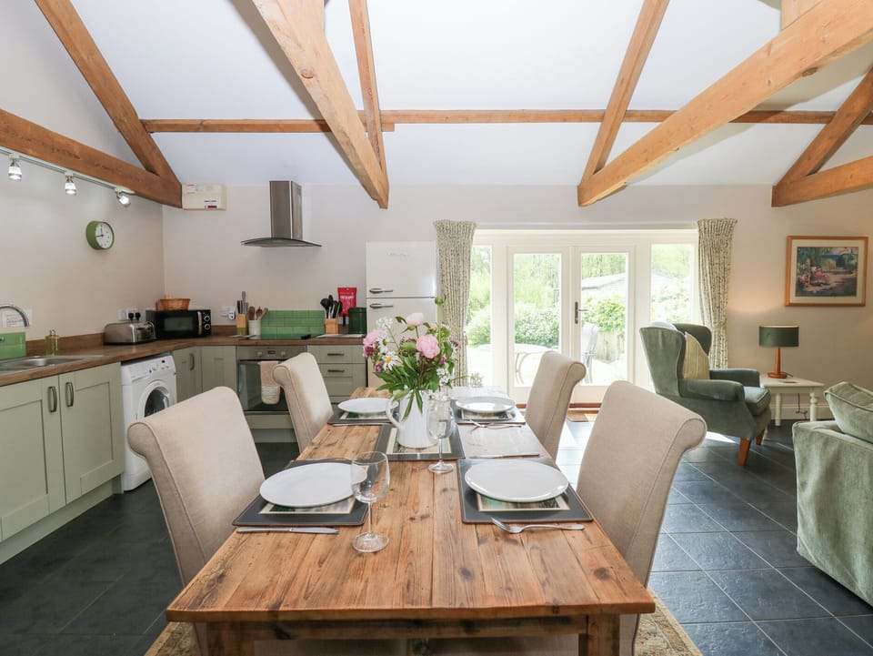 Cottage | Dining