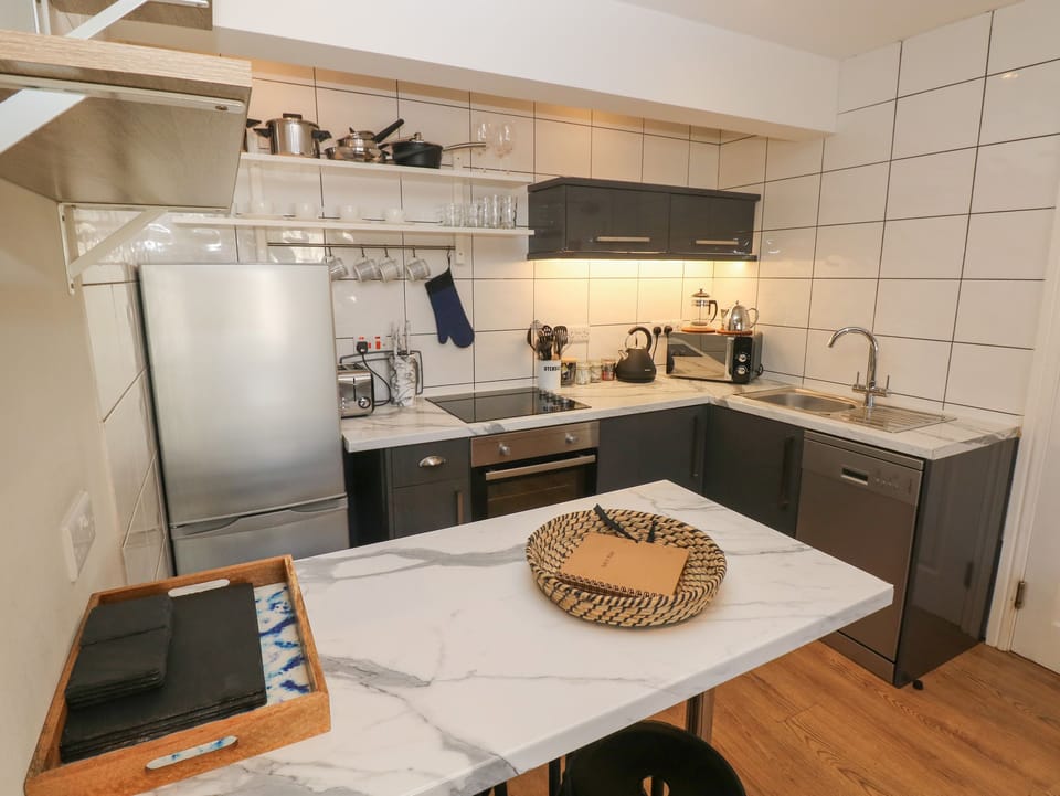 Cottage | Private kitchen | Microwave, stovetop, dishwasher, highchair