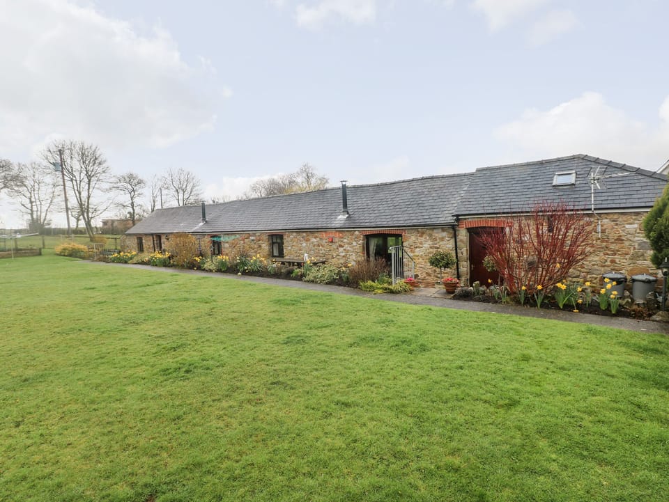 Cottage | Property grounds