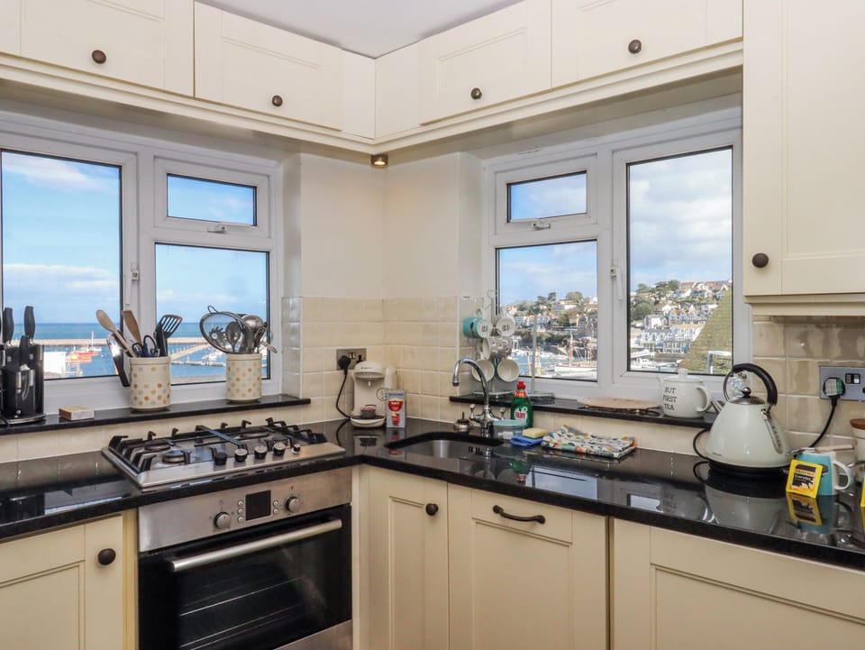 Cottage | Private kitchen | Fridge, microwave, stovetop, dishwasher