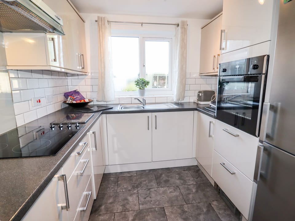 Cottage | Private kitchen | Stovetop, cookware/dishes/utensils