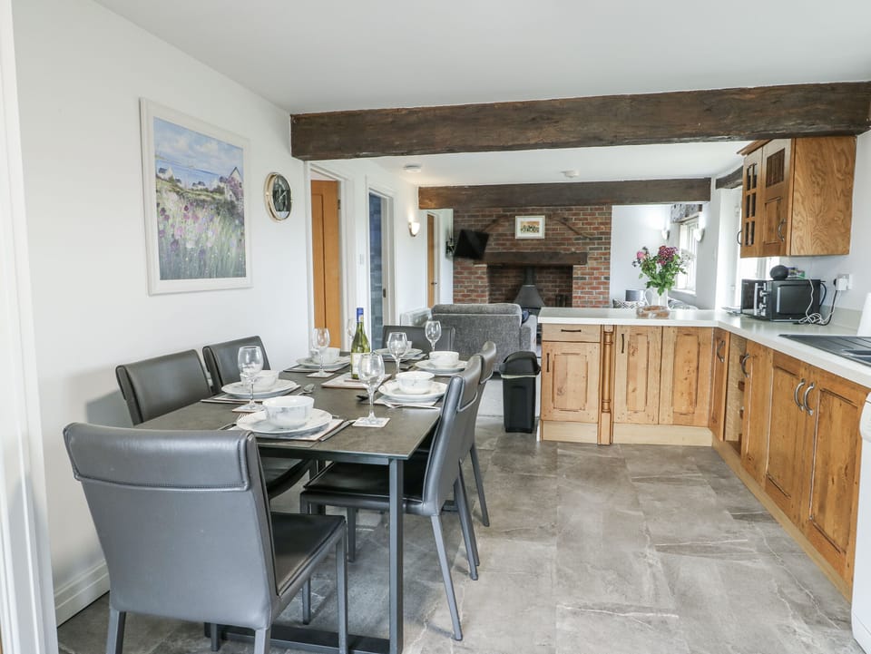 Cottage | Dining