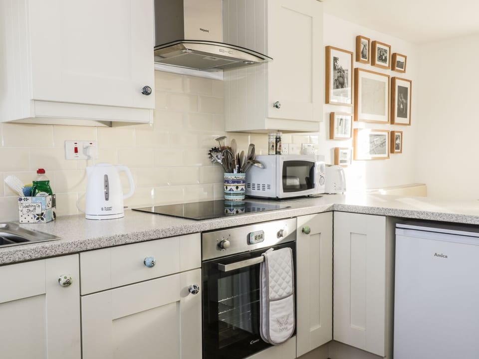 Dishwasher, cookware/dishes/utensils