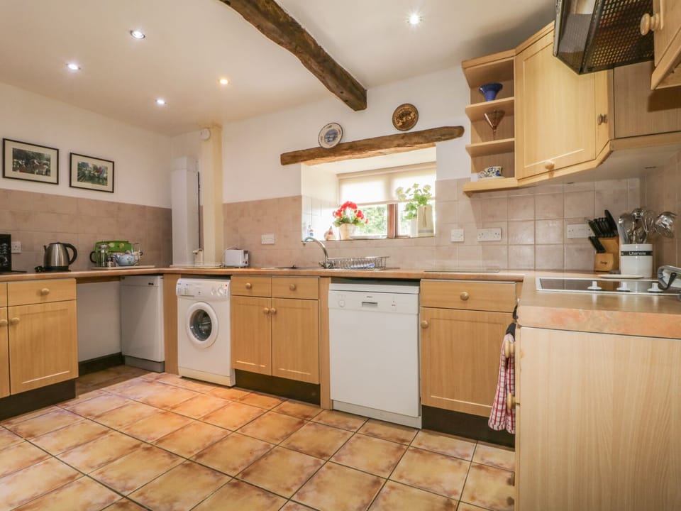 Cottage | Private kitchen | Microwave, stovetop, dishwasher, highchair