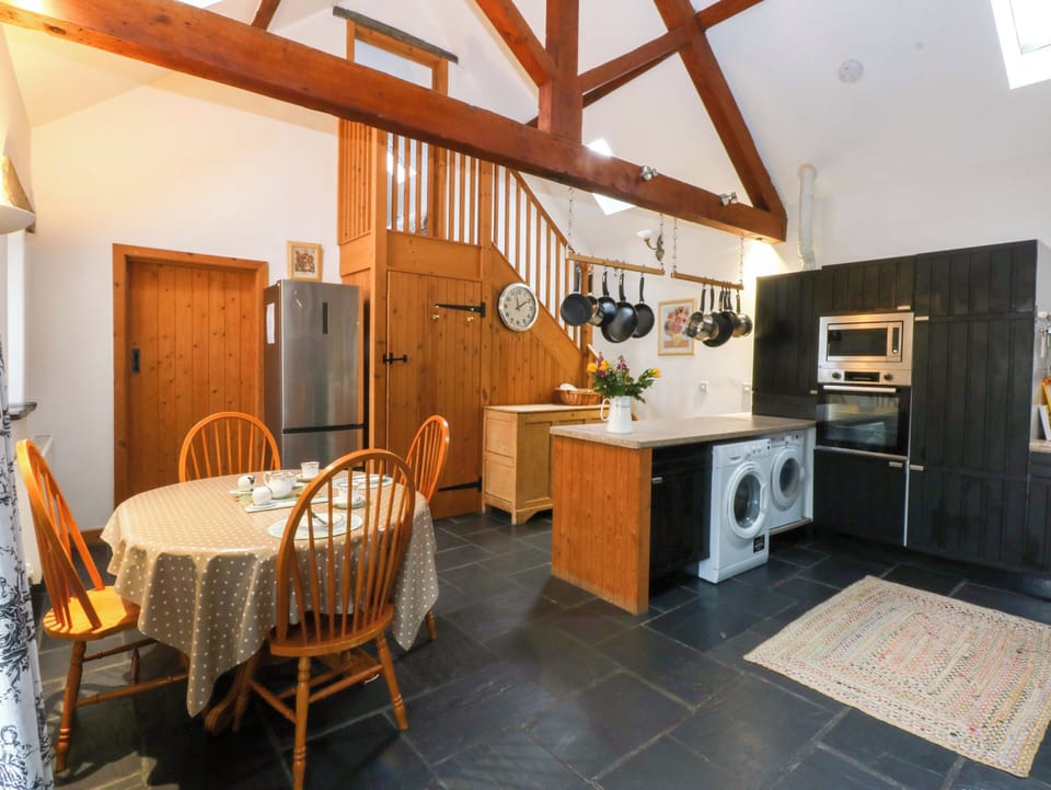 Cottage | Dining