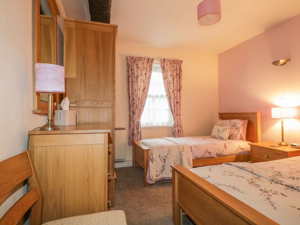 Cottage | 2 bedrooms, individually decorated, individually furnished, free WiFi