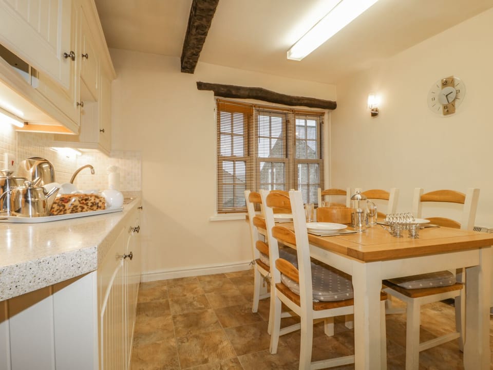 Cottage | Private kitchen | Fridge, microwave, stovetop, dishwasher