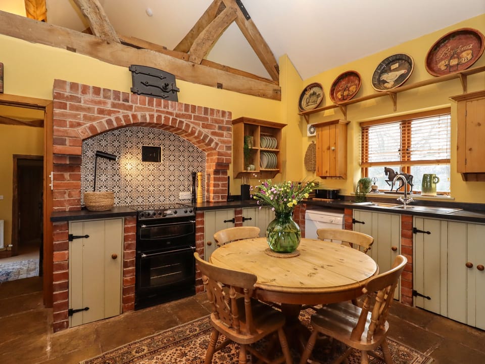 Cottage | Private kitchen | Stovetop, dishwasher, highchair, cookware/dishes/utensils
