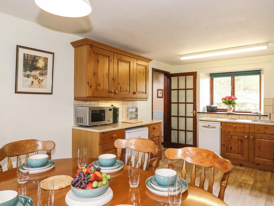 Cottage | Dining