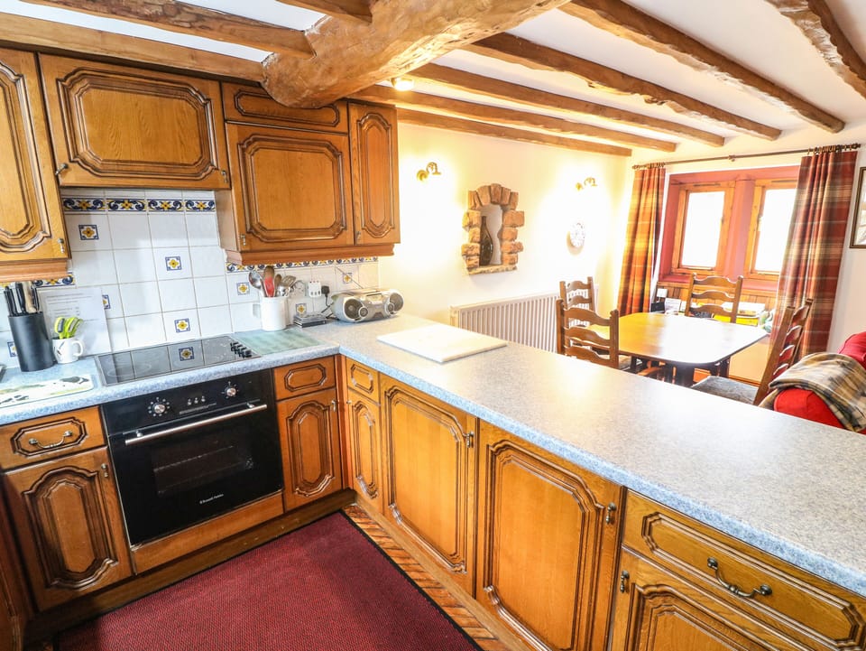 Cottage | Private kitchen | Fridge, microwave, stovetop, highchair
