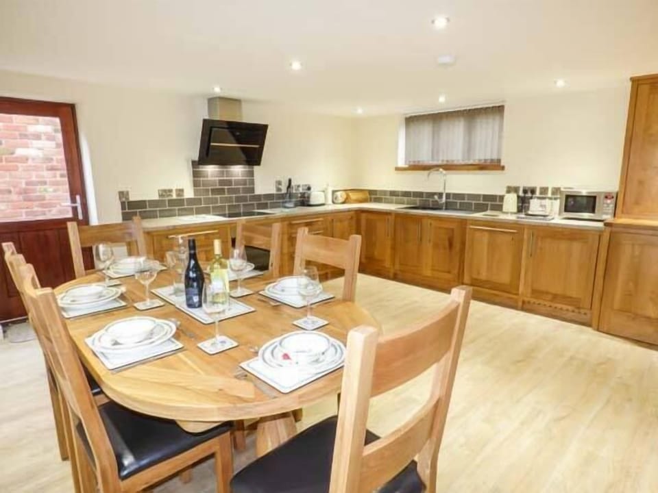 Cottage | 2 bedrooms, individually decorated, individually furnished, free WiFi