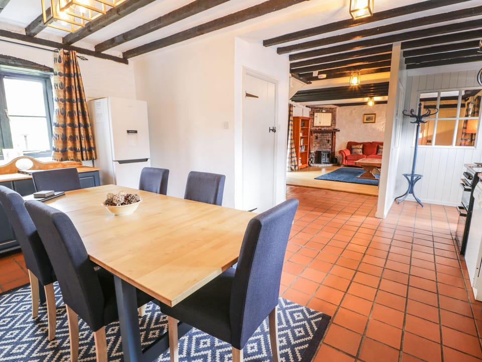 Cottage | Dining