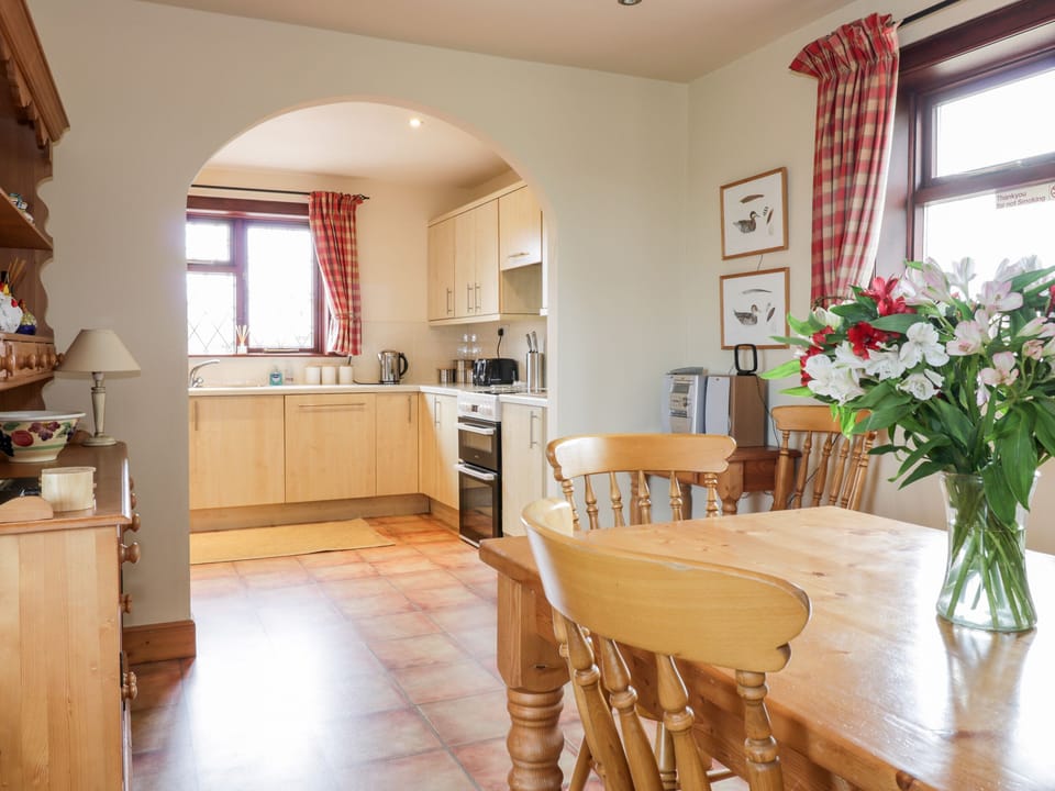 Cottage | Private kitchen | Fridge, microwave, stovetop, dishwasher