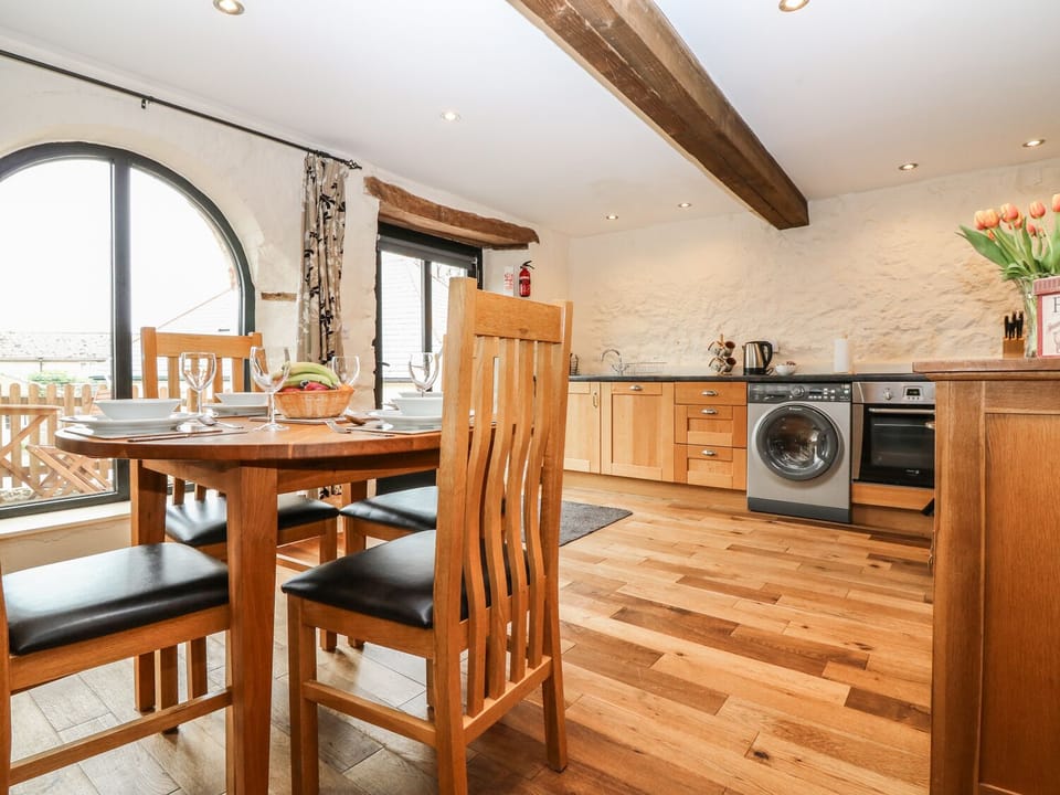 Cottage | Living area | Fireplace, DVD player