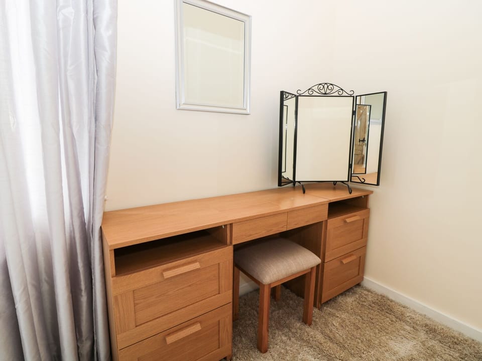 Cottage | 2 bedrooms, individually decorated, individually furnished, free WiFi