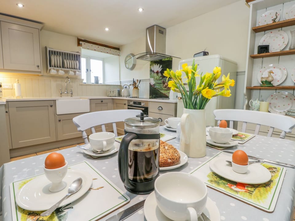 Cottage | Private kitchen | Stovetop, dishwasher, highchair, cookware/dishes/utensils
