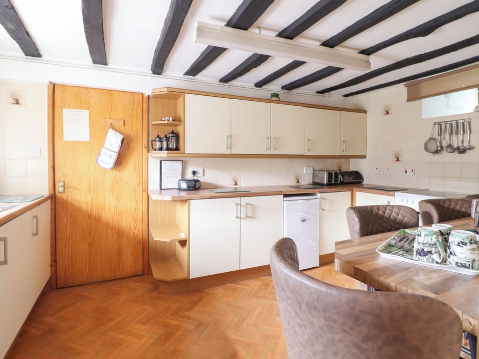 Cottage | Dining