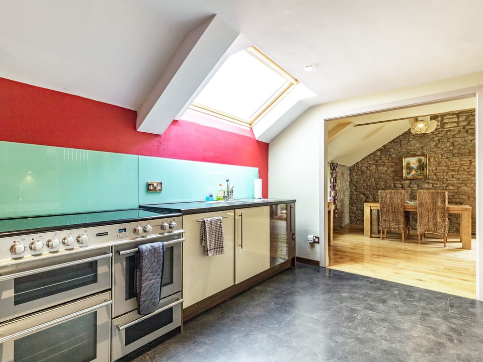 Cottage | Private kitchen | Fridge, microwave, stovetop, dishwasher