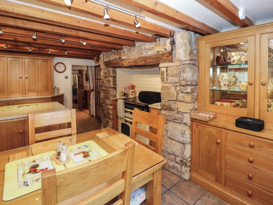 Stovetop, dishwasher, highchair, cookware/dishes/utensils