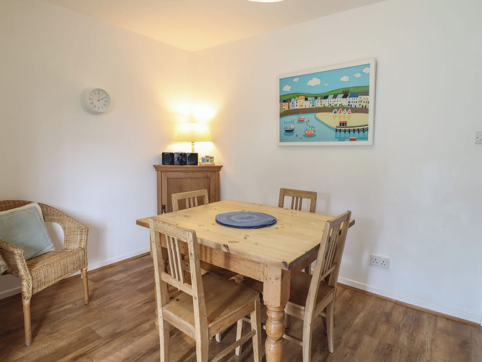 Cottage | Dining