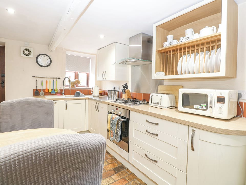 Cottage | Private kitchen | Stovetop, dishwasher, highchair, cookware/dishes/utensils
