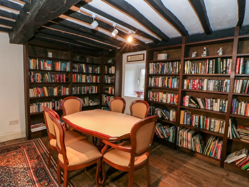 Cottage | Interior